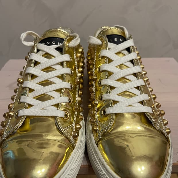  GIENCHI(젠치) 골드 스터드 스니커즈 37 / 박스 포함