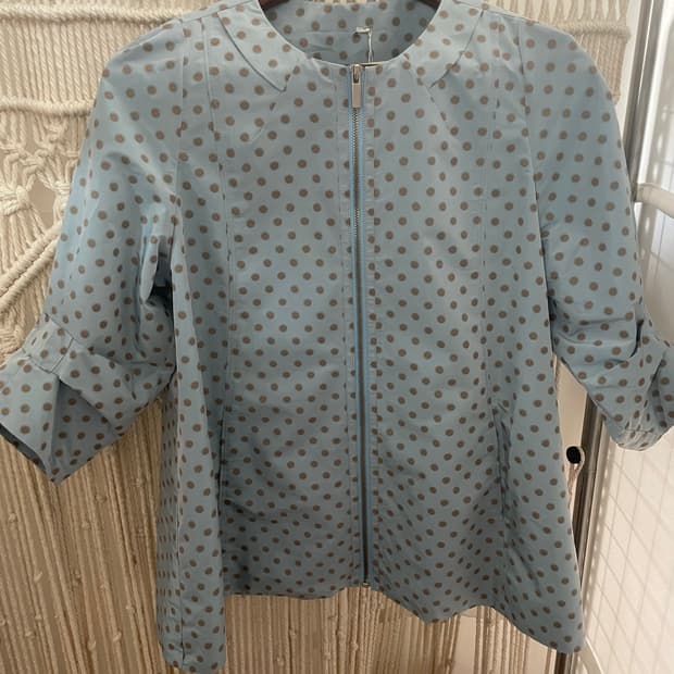 소라 도트 집업 퍼프소매 자켓