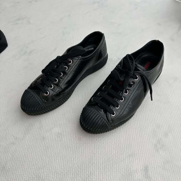 프라다 애나멜 스니커즈 블랙(35.5)