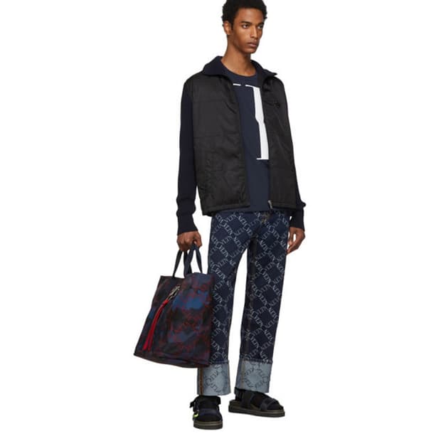 32) 발렌티노 레터링 청바지 