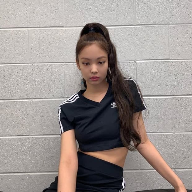 🖤빈티지 아디다스 제니 블랙 브이넥 삼선 크롭 반팔탑