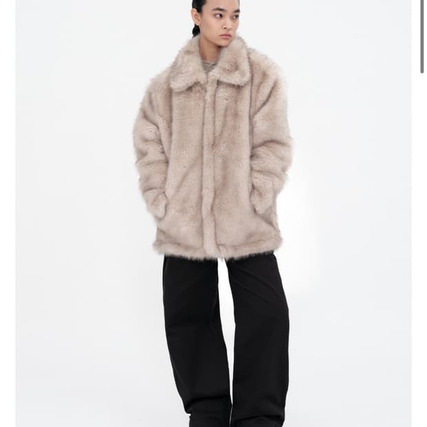 밀로 우먼 버클 롱 헤어 퍼자켓 코트