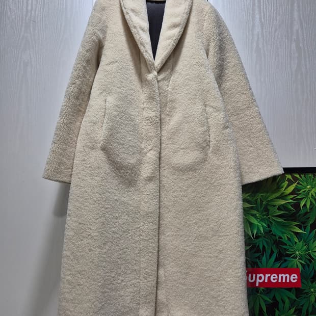 (새상품)프론트로우 아이보리 뽀글이 코트