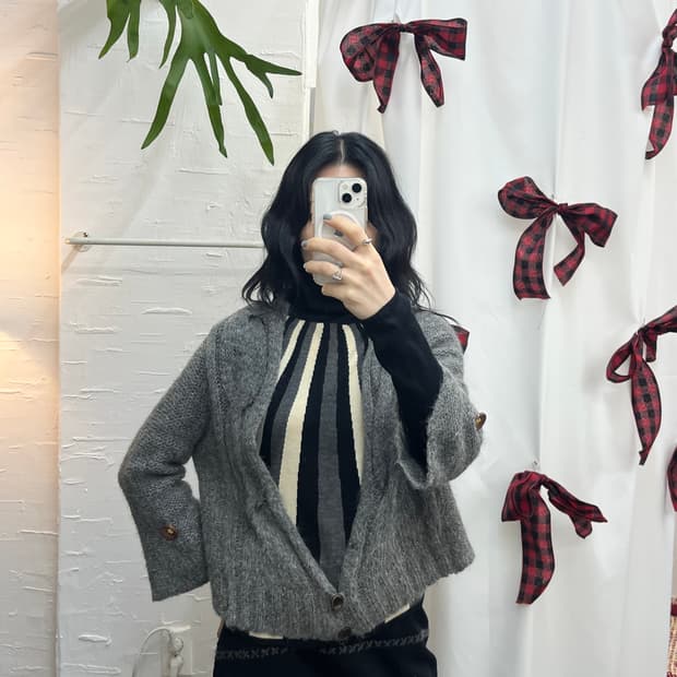 Cropped knit cardigan