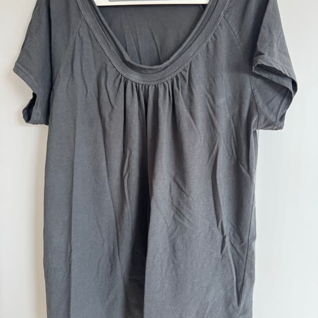 [세릭] ROUND DRAWSTRING HEM TOP / Charcoal