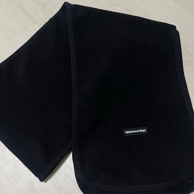 디스이즈네버댓 플리스 목도리 블랙