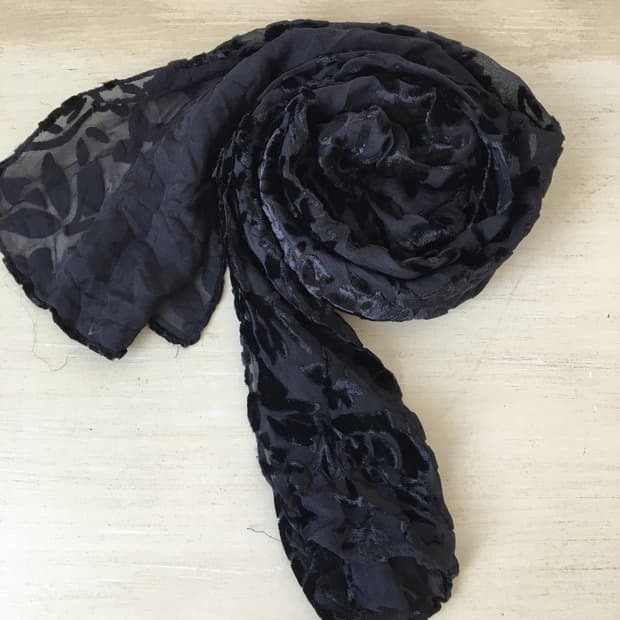 flower pattern velvet point scarf