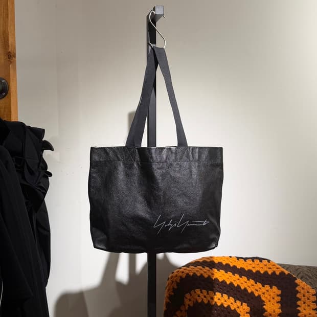 요지 야마모토 블랙 시그니처 레더 토트백