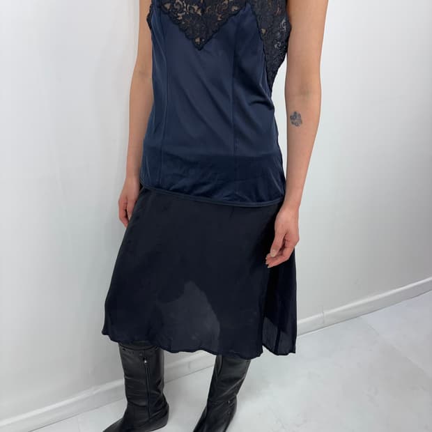 LACE SLIP TOP NAVY