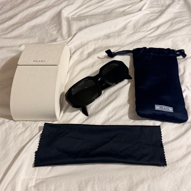 프라다 SPR 17W-F 블랙 선글라스