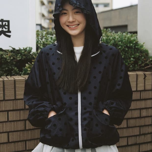 오헤시오 도트 프릴 후디드 윈드브레이커 점퍼 블랙