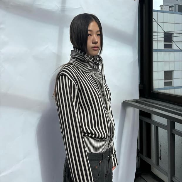 공테잎 STRIPED ZIP UP KNIT WHITE / BROWN