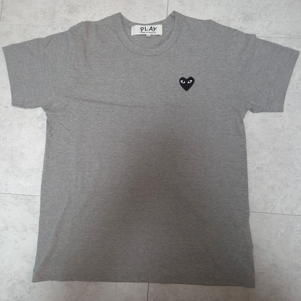 꼼데가르송 플레이 하트 반팔티 그레이 L