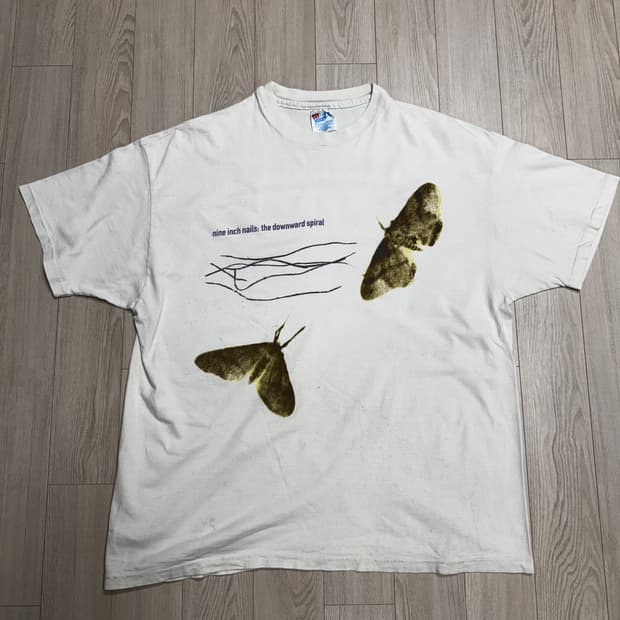 빈티지 나인 인치 네일스 티셔츠