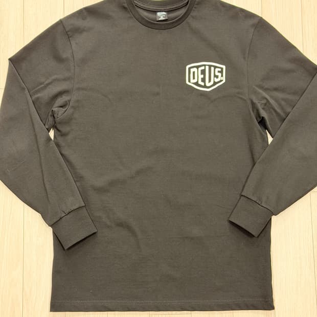 데우스엑스마키나 서울 롱슬리브 블랙