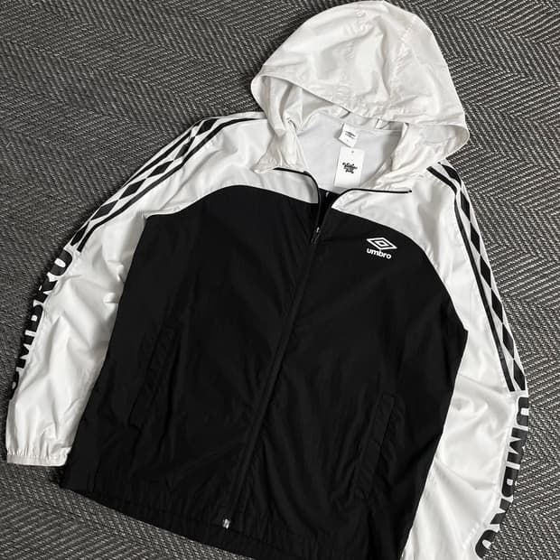 엄브로 멀티로고 빅로고 트랙 우븐 바람막이y 3650