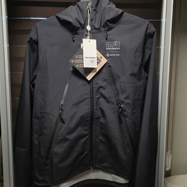 메종 마르지엘라 x 살로몬 고어텍스 바람막이 M