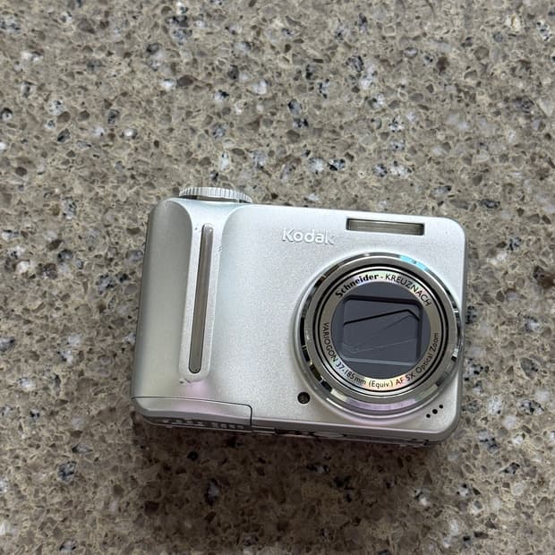 코닥 C875 뉴진스 디카