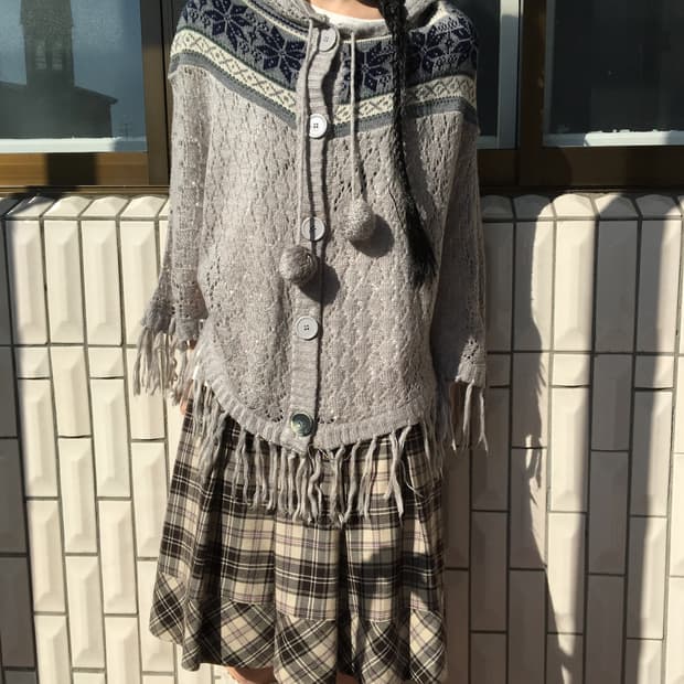 Pom pom snow pattern fringe hood cape