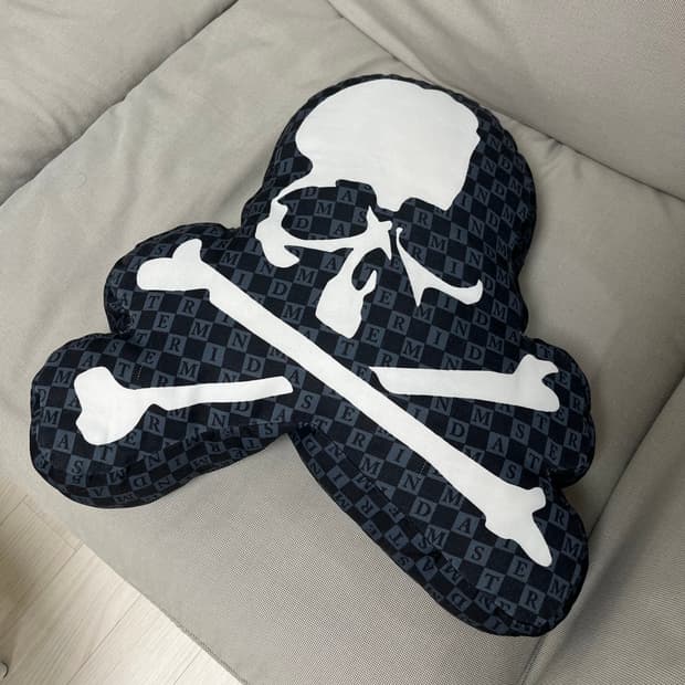 반스 x 마스터마인드 필로우