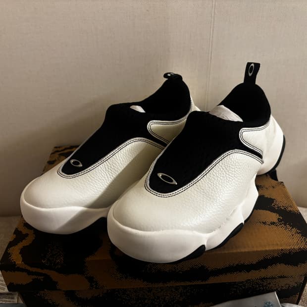 오클리 팩토리 팀 풀 그레인 레더 플래시 255