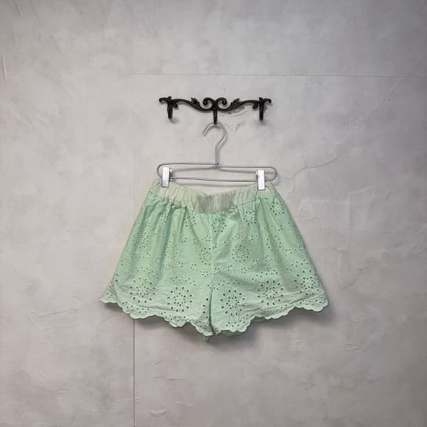 Mint floral punching cotton shorts