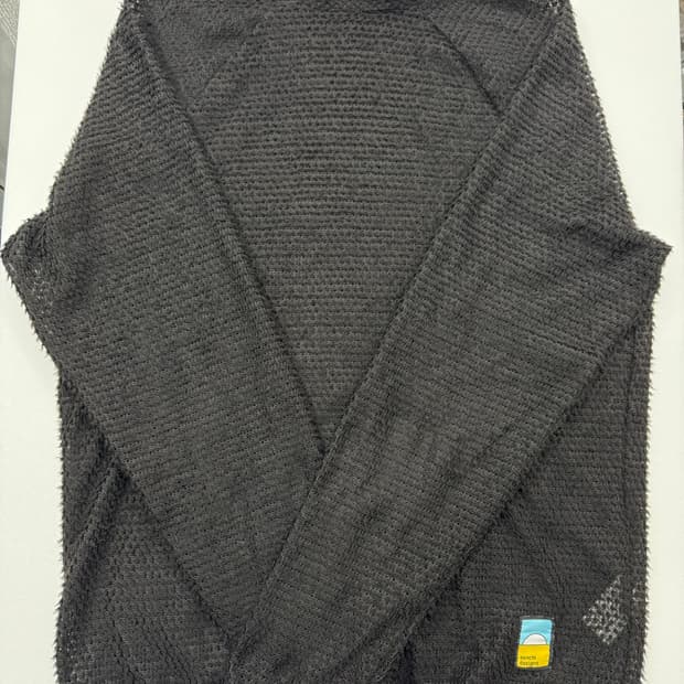 센치디자인 M 사이즈 상의 모크넥