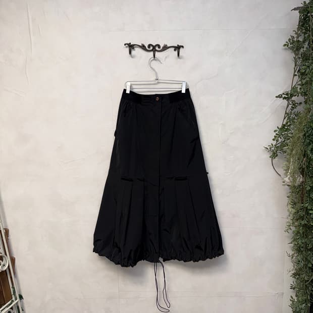 Black balloon string pleats zipper skirt