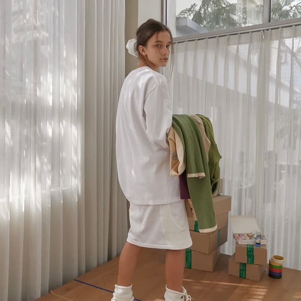 노컨텐츠 져지 미디 스커트 화이트 스포티