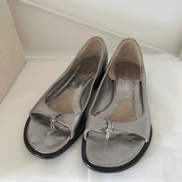 VIA SPIGA. Silver Leather Sandal