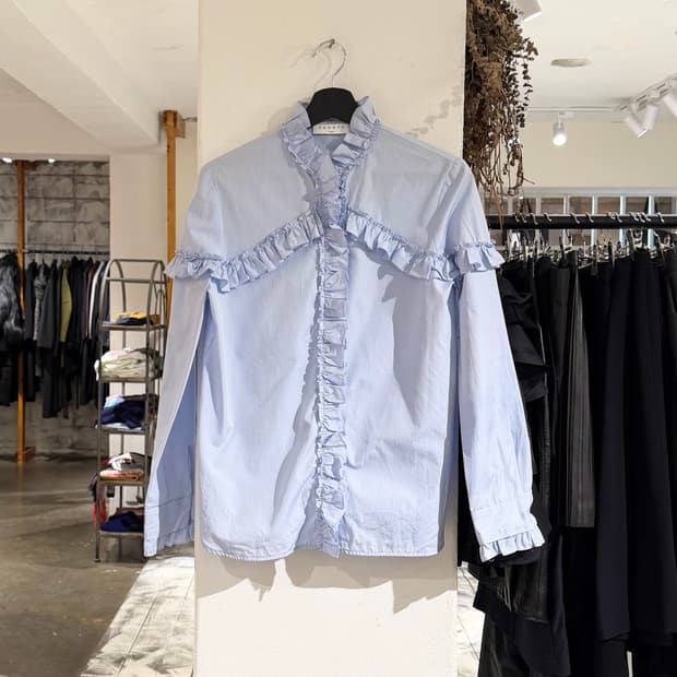 산드로 블루 러플 디테일 셔츠