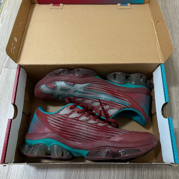 아식스 키코 젤퀀텀 레비트렉 파이어드 270