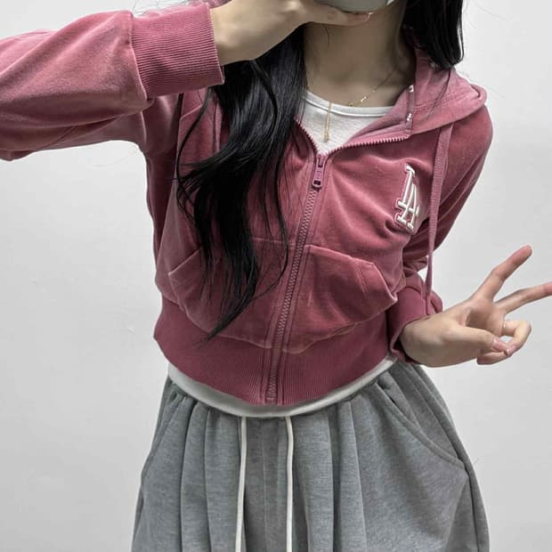 MLB 엠엘비 벨루어 벨벳 세미크롭 걸즈 후드집업 희귀져지(XS)