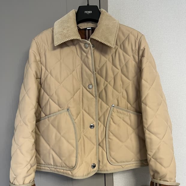 버버리 퀼팅 크롭자켓