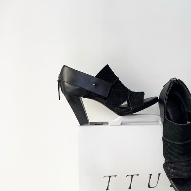 SISLEY crinkle suede leather heels
