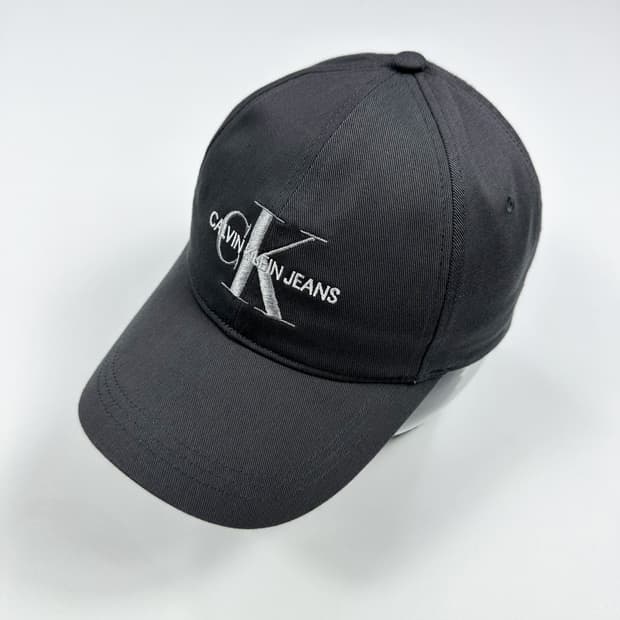 캘빈클라인 ck 차콜 자수 볼캡 모자