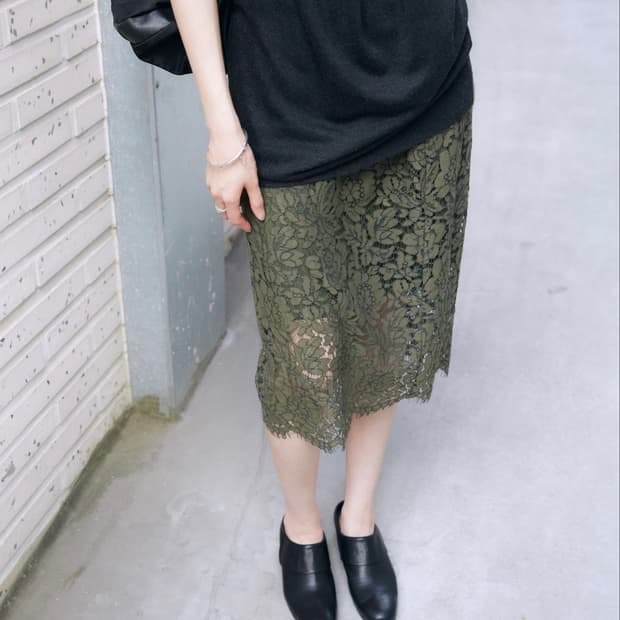 Flower Pattern Lace Midi Skirt