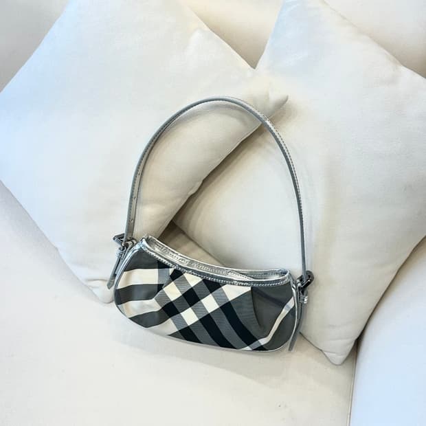 버버리 비트체크 미니 숄더백 (정품)