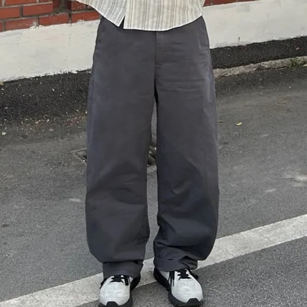 인템포무드 새들 커브드 치노팬츠