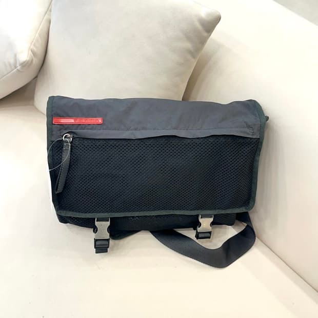 프라다 포코노 스포츠라인 메신저백 (정품)