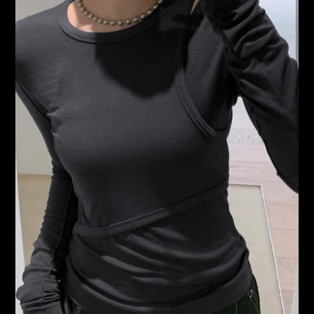 인사일런스우먼 레이어드 컷 아웃 탑 차콜