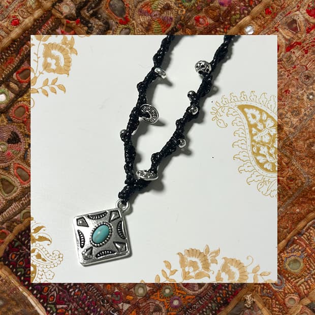 Braiding necklace
