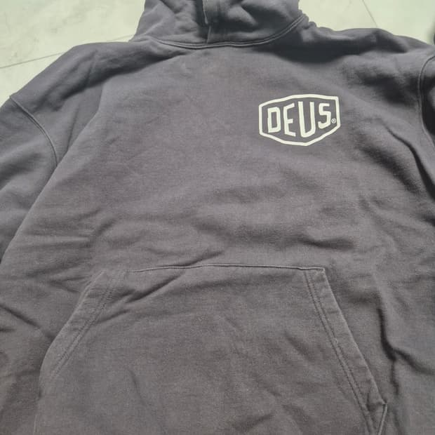데우스 후드티 s 판매합니다