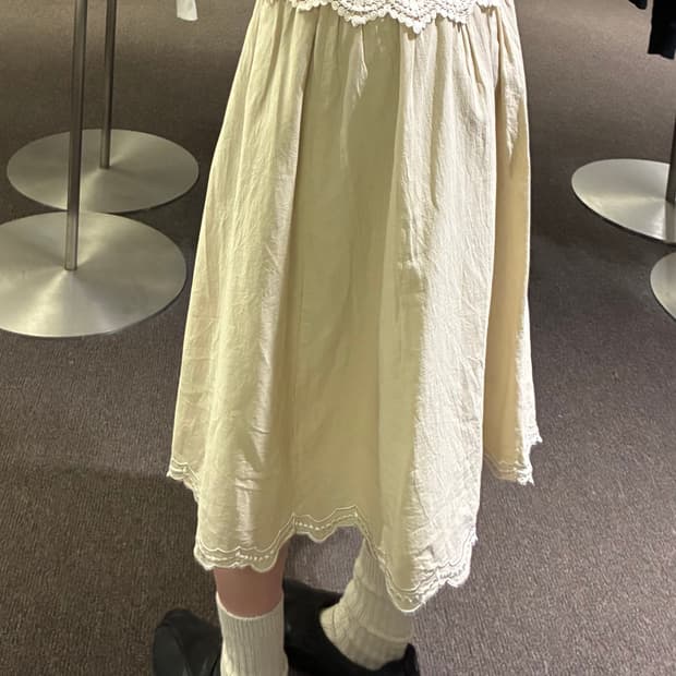 OS)Japanese vintage 자수 디테일 밴딩 베이지 미디 스커트