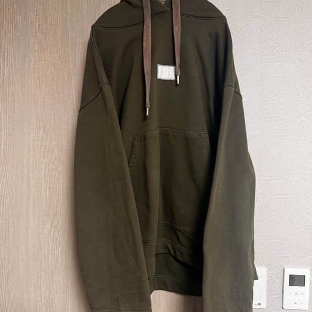 아클리세 후드티