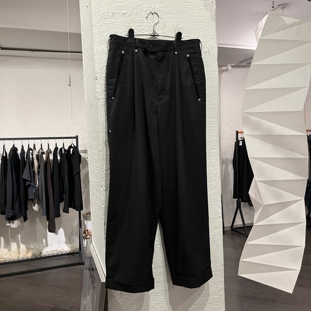 코그노멘 스터드 디테일 코튼 팬츠