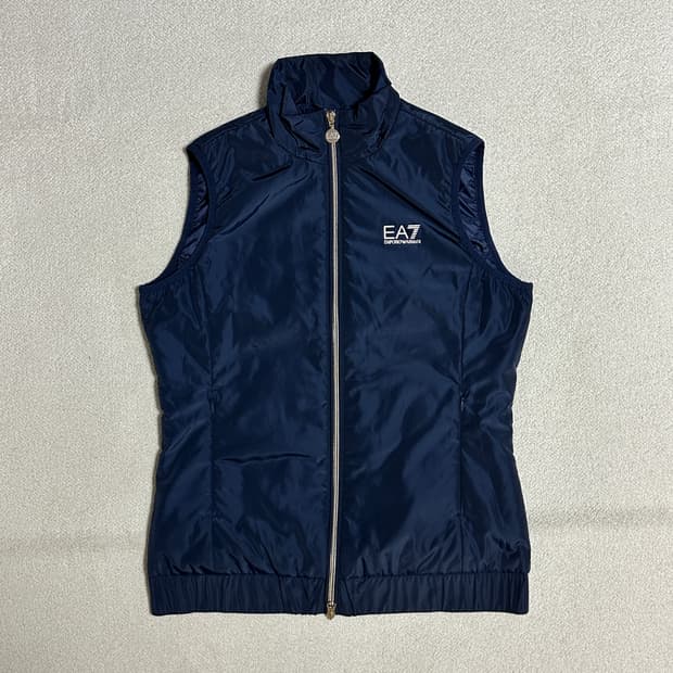 엠포리오 아르마니 EA7 투웨이 경량 조끼