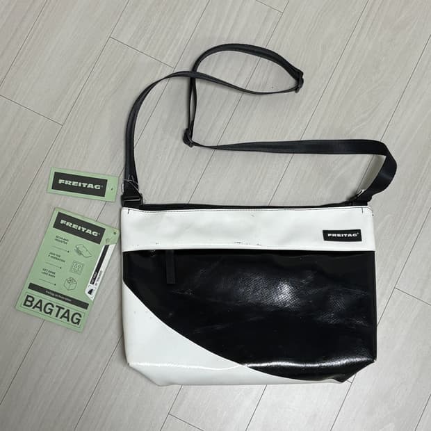 프라이탁 루 F553 LOU 블랙/화이트