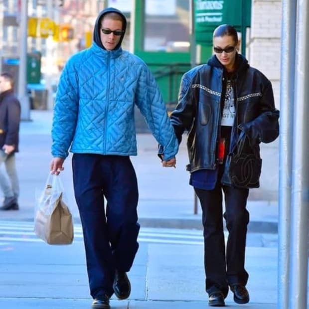 슈프림 스펠아웃 퀼티드 라이트웨이트 다운 자켓 슬레이