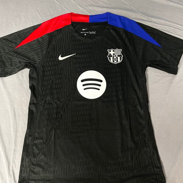 24/25 바르셀로나 어웨이 트레이닝 어센틱 유니폼